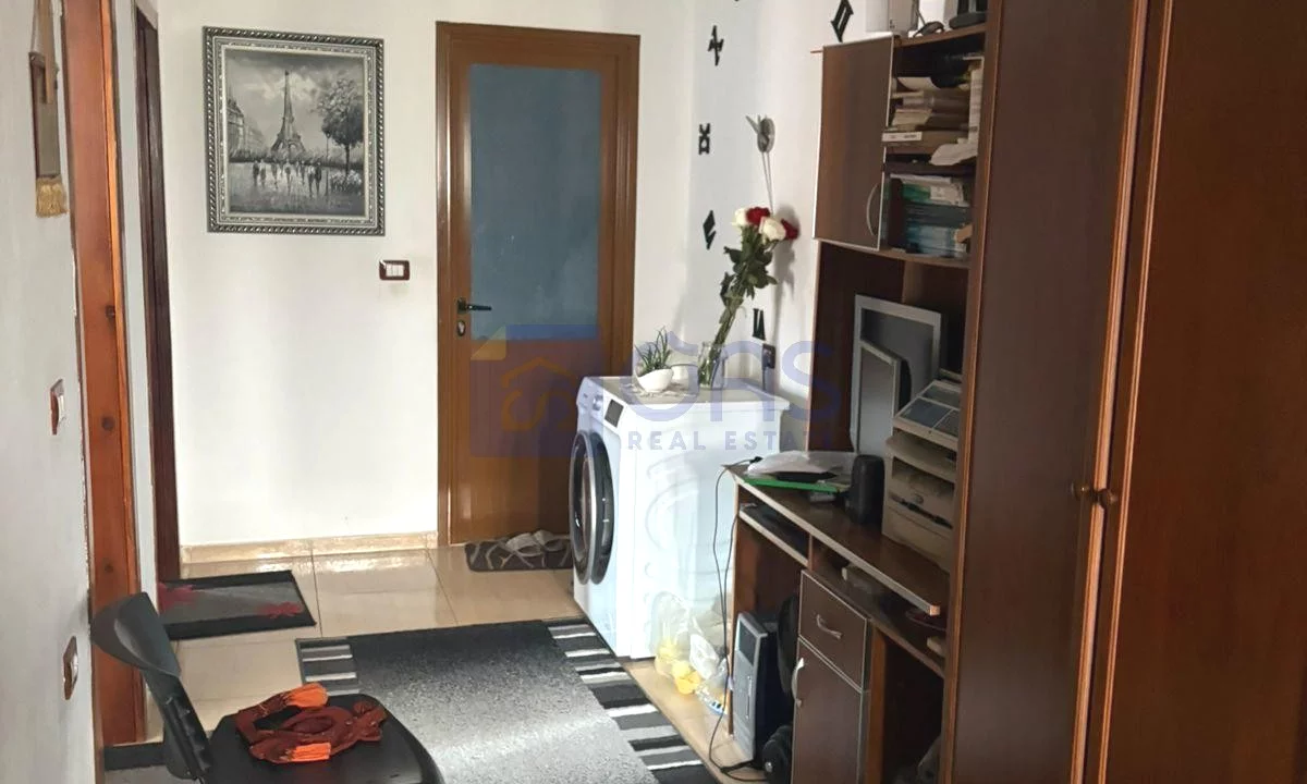 Shtepi me qera Apartament ne Tirane, 2+1, Mobilimi E mobiluar, Pagesa 400  Euro.