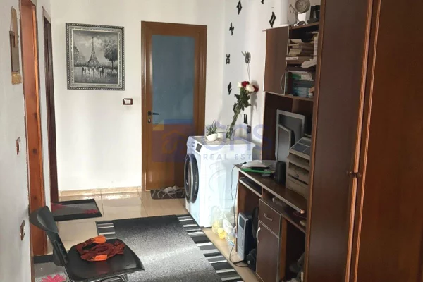 Shtepi me qera 2+1 ne Tirane - 400 Euro