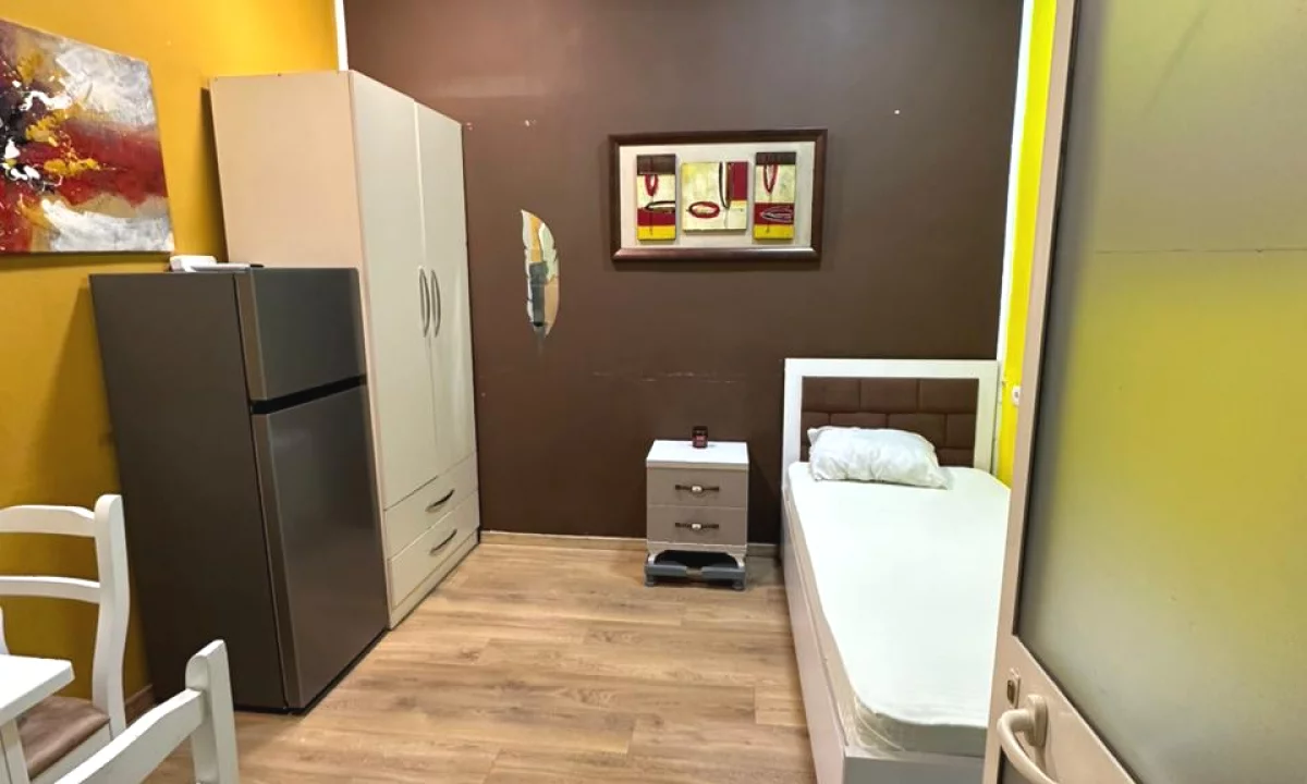 Shtepi me qera Apartament ne Tirane, Garsoniere, Mobilimi E mobiluar, Pagesa 30,000  Leke.