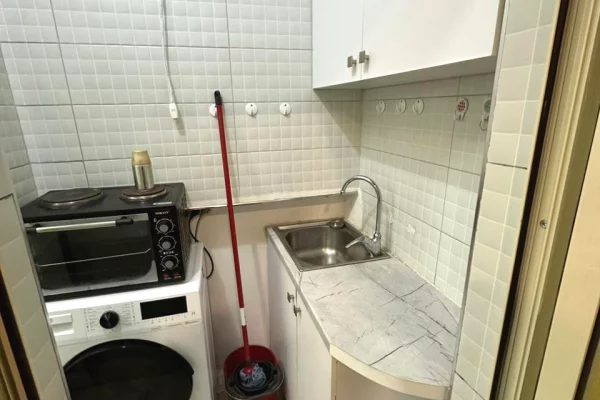 Shtepi me qera Apartament ne Tirane, Garsoniere, Mobilimi E mobiluar, Pagesa 30,000  Leke.