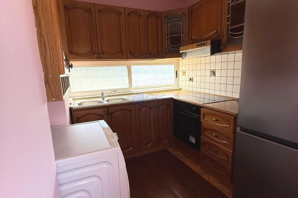Shtepi me qera Apartament ne Tirane, 3+1, Mobilimi E mobiluar, Pagesa 55,000  Leke.