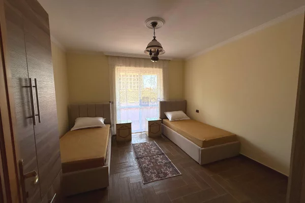 Shtepi me qera Apartament ne Tirane, 3+1, Mobilimi E mobiluar, Pagesa 55,000  Leke.