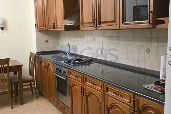 Shtepi me qera Apartament ne Tirane, 2+1, Mobilimi E mobiluar, Pagesa 45,000  Leke.
