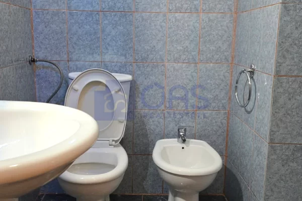Shtepi me qera Apartament ne Tirane, 2+1, Mobilimi E mobiluar, Pagesa 45,000  Leke.