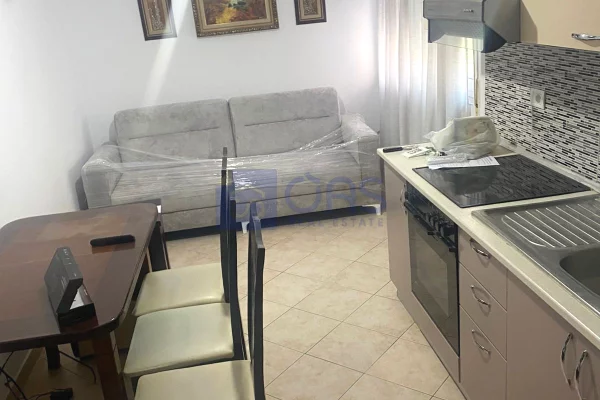 Shtepi me qera Apartament ne Tirane, 2+1, Mobilimi E mobiluar, Pagesa 50,000  Leke.