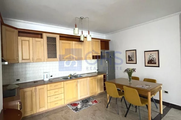 Shtepi me qera Apartament ne Tirane, 2+1, Mobilimi E mobiluar, Pagesa 1,000  Euro.