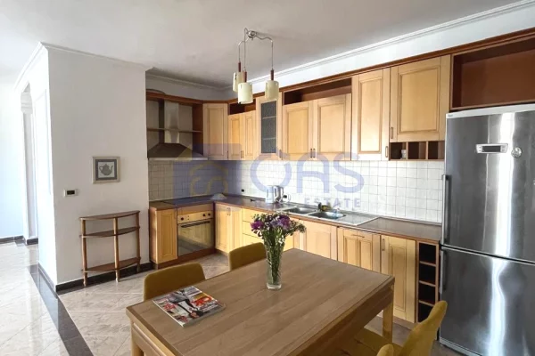 Shtepi me qera Apartament ne Tirane, 2+1, Mobilimi E mobiluar, Pagesa 1,000  Euro.