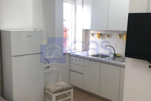 Shtepi me qera Apartament ne Tirane, 1+1, Mobilimi E mobiluar, Pagesa 55,000  Leke.