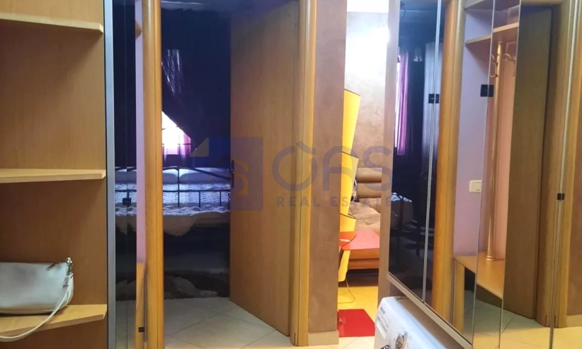 Shtepi me qera Apartament ne Tirane, 2+1, Mobilimi E mobiluar, Pagesa 500  Euro.