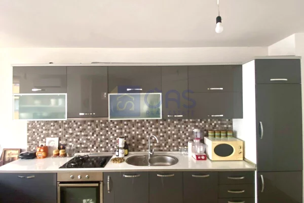 Shtepi ne shitje Apartament ne Tirane, 2+1, Mobilimi E mobiluar, Pagesa 165,000  Euro.