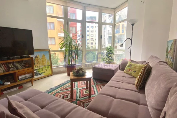 Shtepi ne shitje Apartament ne Tirane, 2+1, Mobilimi E mobiluar, Pagesa 165,000  Euro.