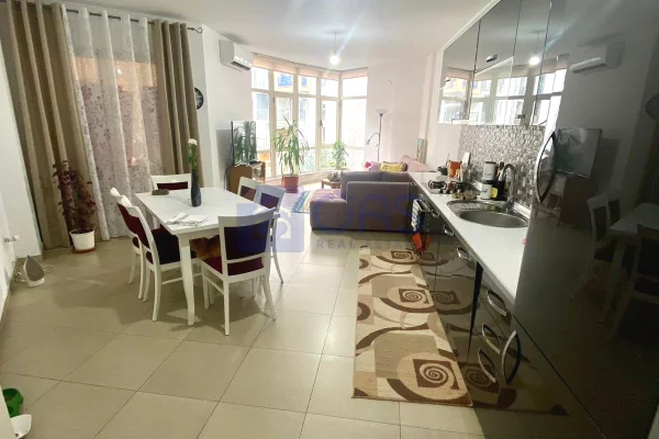 Shtepi ne shitje Apartament ne Tirane, 2+1, Mobilimi E mobiluar, Pagesa 165,000  Euro.