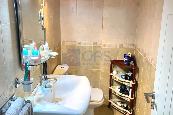 Shtepi ne shitje Apartament ne Tirane, 2+1, Mobilimi E mobiluar, Pagesa 165,000  Euro.