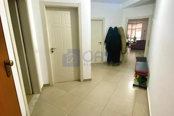 Shtepi ne shitje Apartament ne Tirane, 2+1, Mobilimi E mobiluar, Pagesa 165,000  Euro.