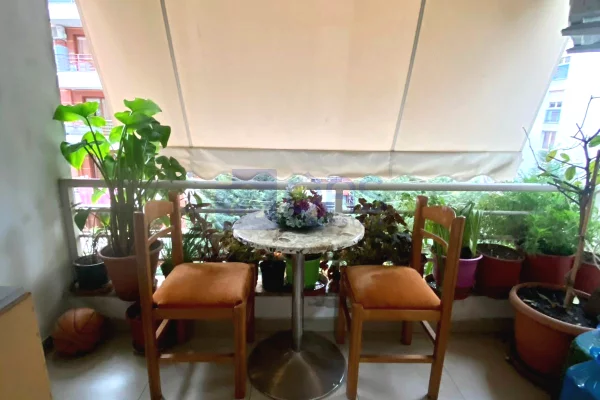 Shtepi ne shitje Apartament ne Tirane, 2+1, Mobilimi E mobiluar, Pagesa 165,000  Euro.