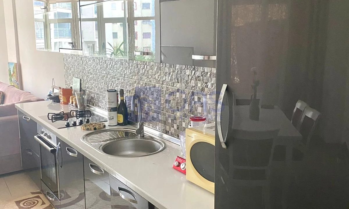 Shtepi ne shitje Apartament ne Tirane, 2+1, Mobilimi E mobiluar, Pagesa 165,000  Euro.