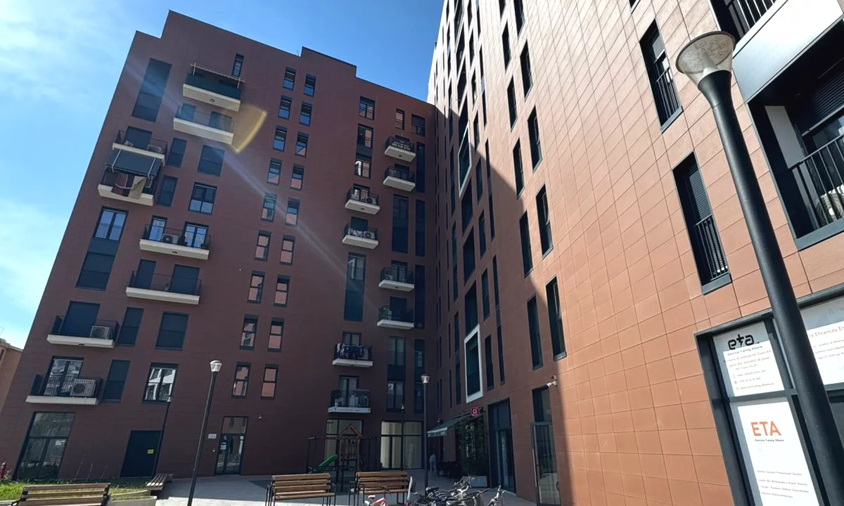 Shtepi ne shitje Apartament ne Tirane, 1+1, Mobilimi Bosh, pa mobiluar, Pagesa 139,000  Euro.