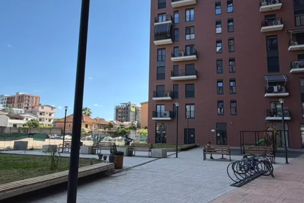 Shtepi ne shitje Apartament ne Tirane, 2+1, Mobilimi Bosh, pa mobiluar, Pagesa 208,000  Euro.