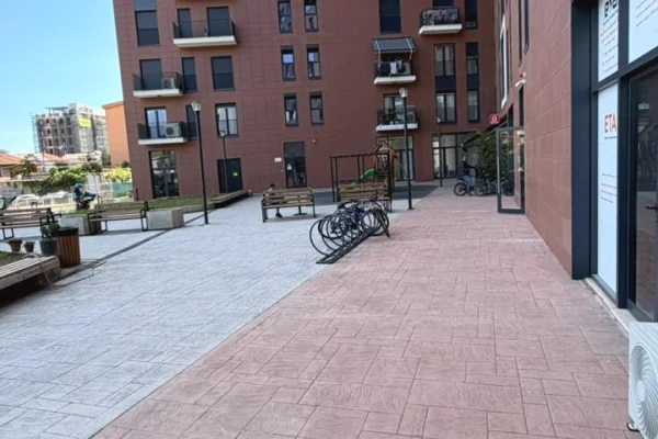 Shtepi ne shitje Apartament ne Tirane, 2+1, Mobilimi Bosh, pa mobiluar, Pagesa 208,000  Euro.