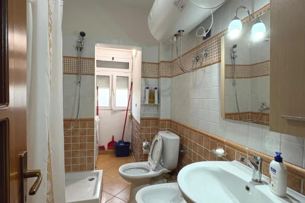 Shtepi me qera Apartament ne Tirane, 1+1, Mobilimi E mobiluar, Pagesa 45,000  Leke.