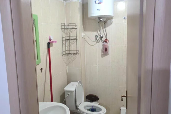 Shtepi me qera Apartament ne Tirane, 1+1, Mobilimi E mobiluar, Pagesa 40,000  Leke.