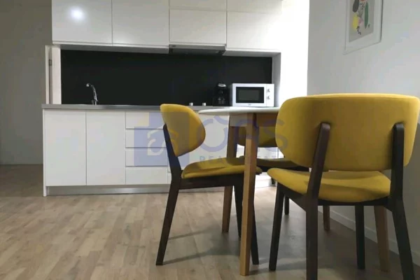 Jepet me qera apartament 1+1 tek Rruga e Sales.