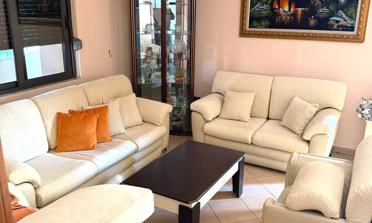 Shtepi me qera Apartament ne Tirane, 2+1, Mobilimi E mobiluar, Pagesa 500  Euro.