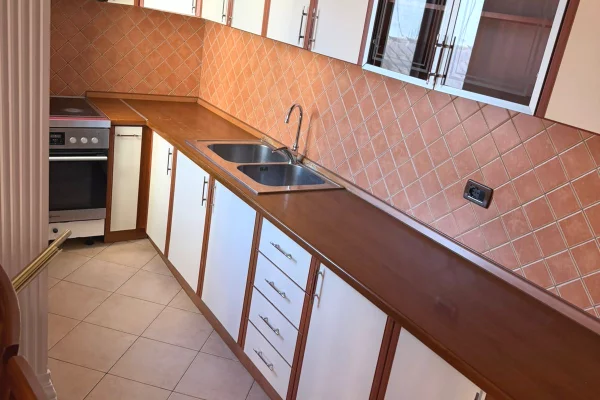 Shtepi me qera Apartament ne Tirane, 2+1, Mobilimi E mobiluar, Pagesa 500  Euro.