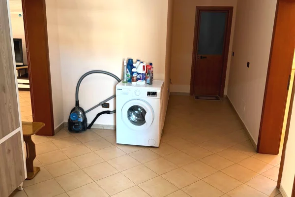 Shtepi me qera Apartament ne Tirane, 2+1, Mobilimi E mobiluar, Pagesa 500  Euro.