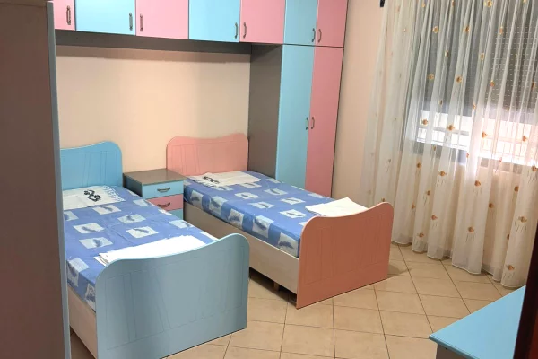 Shtepi me qera Apartament ne Tirane, 2+1, Mobilimi E mobiluar, Pagesa 500  Euro.