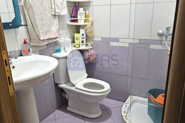 Shtepi me qera Apartament ne Tirane, 2+1, Mobilimi E mobiluar, Pagesa 50,000  Leke.