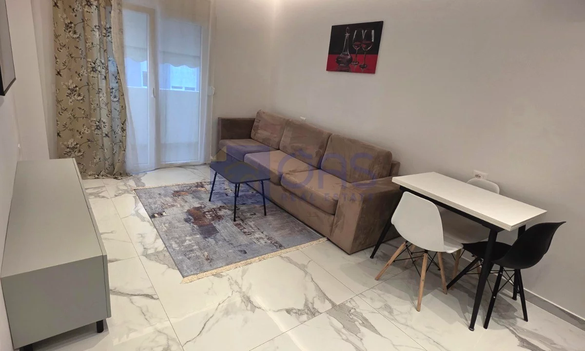 Shtepi me qera Apartament ne Tirane, 1+1, Mobilimi E mobiluar, Pagesa 550  Euro.