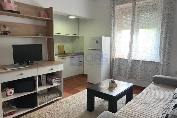 Jepet me qera apartament 1+1 tek Rruga Bardhyl.