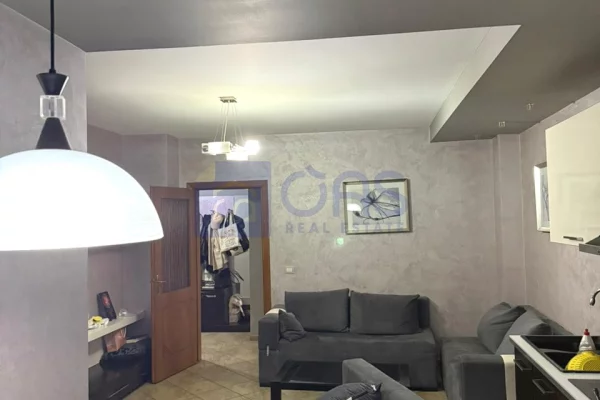 Jepet me qera apartament 2+1 te Rruga e Kavajes