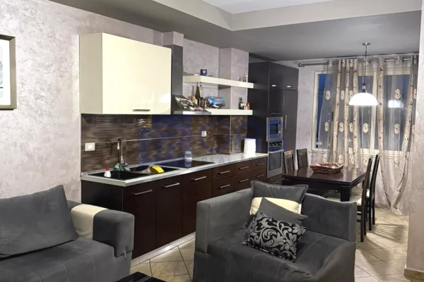 Shtepi me qera Apartament ne Tirane, 2+1, Mobilimi E mobiluar, Pagesa 60,000  Leke.