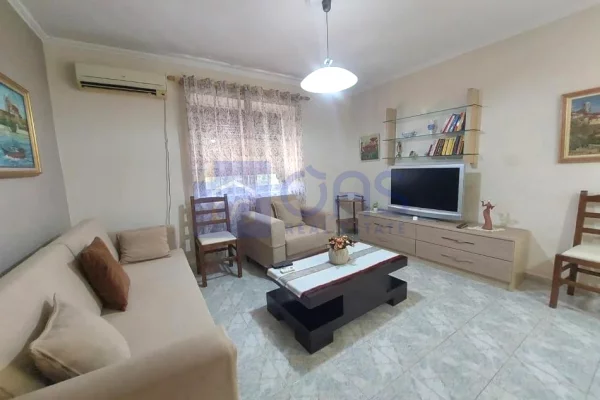 Shtepi me qera Apartament ne Tirane, 1+1, Mobilimi E mobiluar, Pagesa 50,000  Leke.