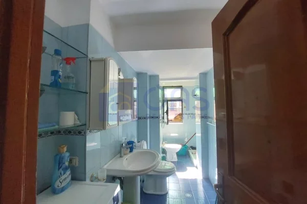 Shtepi me qera Apartament ne Tirane, 1+1, Mobilimi E mobiluar, Pagesa 50,000  Leke.