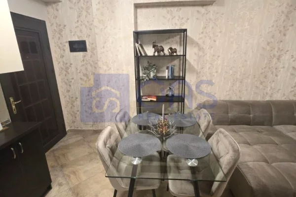 Jepet me qera apartament 1+1 Rruga Barrikadave