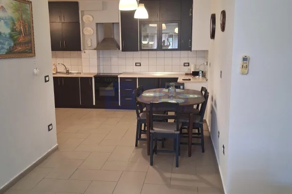 Shtepi me qera Apartament ne Tirane, 2+1, Mobilimi E mobiluar, Pagesa 65,000  Leke.