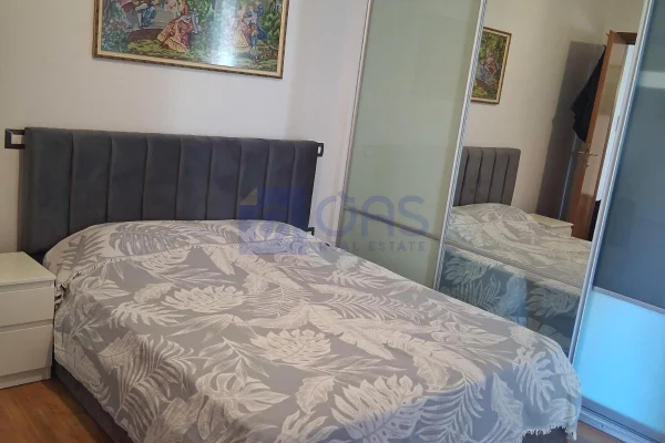 Shtepi me qera Apartament ne Tirane, 2+1, Mobilimi E mobiluar, Pagesa 65,000  Leke.
