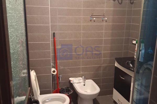 Shtepi me qera Apartament ne Tirane, 2+1, Mobilimi E mobiluar, Pagesa 65,000  Leke.