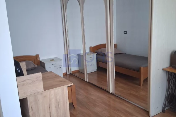 Shtepi me qera Apartament ne Tirane, 2+1, Mobilimi E mobiluar, Pagesa 65,000  Leke.