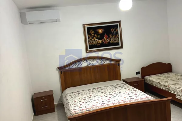 Jepet me qera  apartament 1+1 tek Komuna e Parisit 