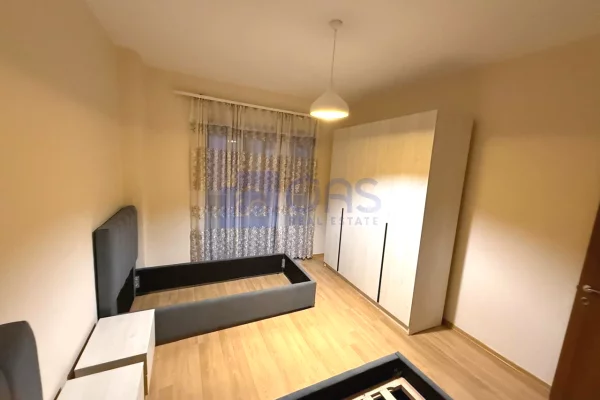 Shtepi me qera Apartament ne Tirane, 2+1, Mobilimi E mobiluar, Pagesa 550  Euro.