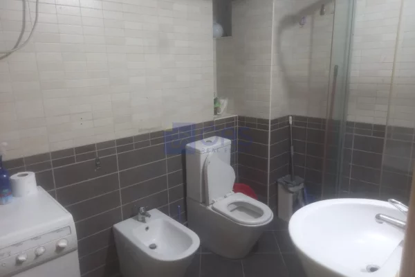 Shtepi me qera Apartament ne Tirane, 2+1, Mobilimi E mobiluar, Pagesa 60,000  Leke.