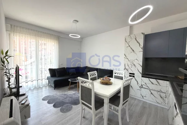 Jepet me qera apartament 1+1 te Rruga e Barikadave.