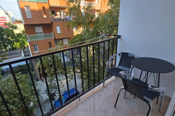 Shtepi me qera Apartament ne Tirane, 2+1, Mobilimi E mobiluar, Pagesa 60,000  Leke.
