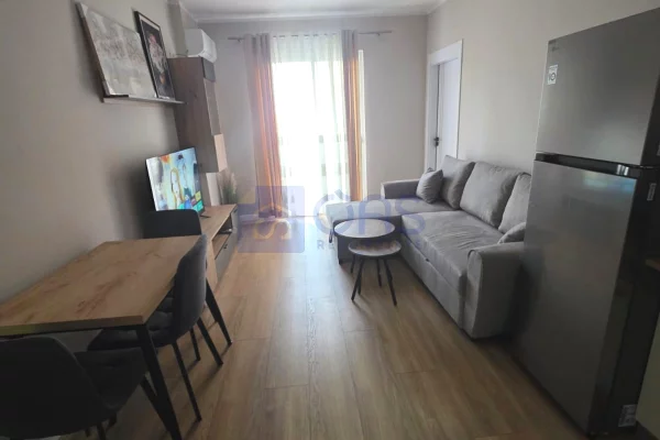 Shtepi me qera Apartament ne Tirane, 2+1, Mobilimi E mobiluar, Pagesa 60,000  Leke.