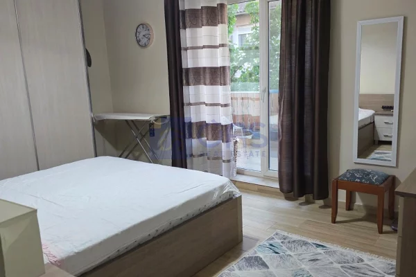 Shtepi me qera Apartament ne Tirane, 2+1, Mobilimi E mobiluar, Pagesa 65,000  Leke.