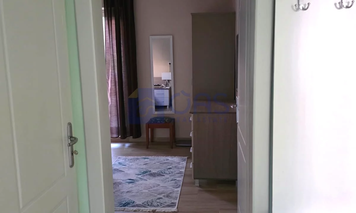 Shtepi me qera Apartament ne Tirane, 2+1, Mobilimi E mobiluar, Pagesa 65,000  Leke.